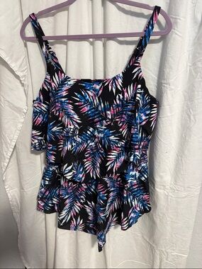 Women’s Black Tropical Print Ruffled Tankini Top